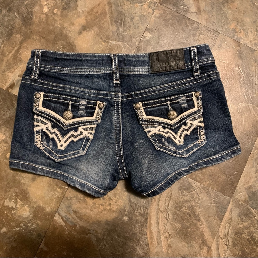 Soundgirl size 5 embellished jean shorts